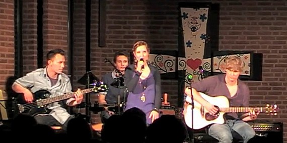 Hôpital bei einem Auftritt am 27. April 2012